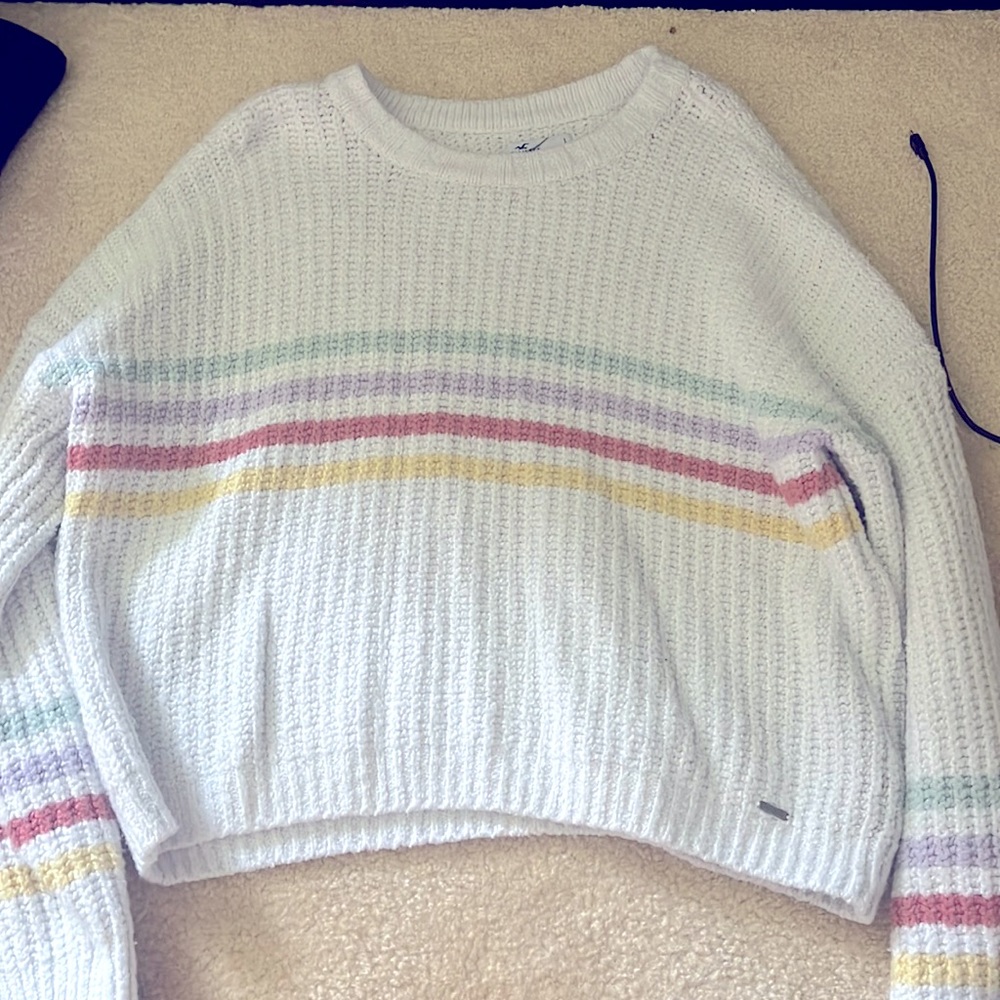 This is a sweater from Hollister, size Large but fits like medium